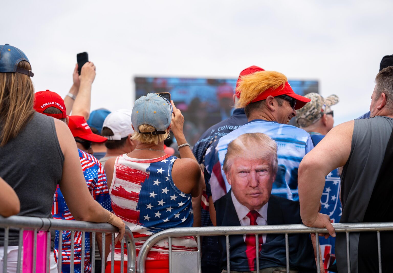 Trump tells rally-goers not to die in searing Vegas heat: ‘I don’t care about you, I just want your vote’ – The Independent