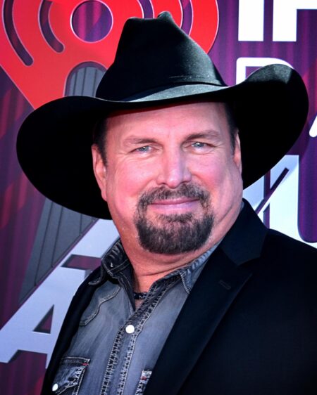 Garth Brooks tells fans he might move out of the country – Las Vegas Review-Journal