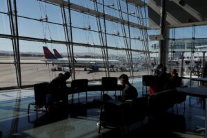 U.S. Investigating Why Delta Passengers Were Kept on Plane in Extreme Heat (Published 2023) – The New York Times