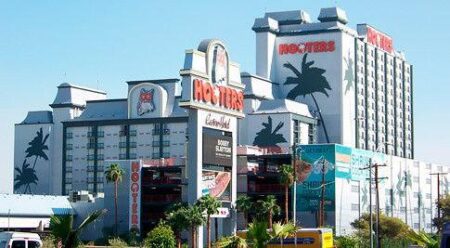 India’s biggest hotel chain is moving into Las Vegas. First stop: Hooters – CNN