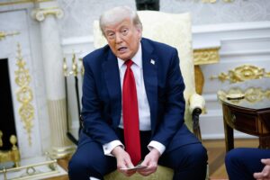 Trump threatens Russia with tariffs and boosts US weapons for Ukraine – Las Vegas Sun
