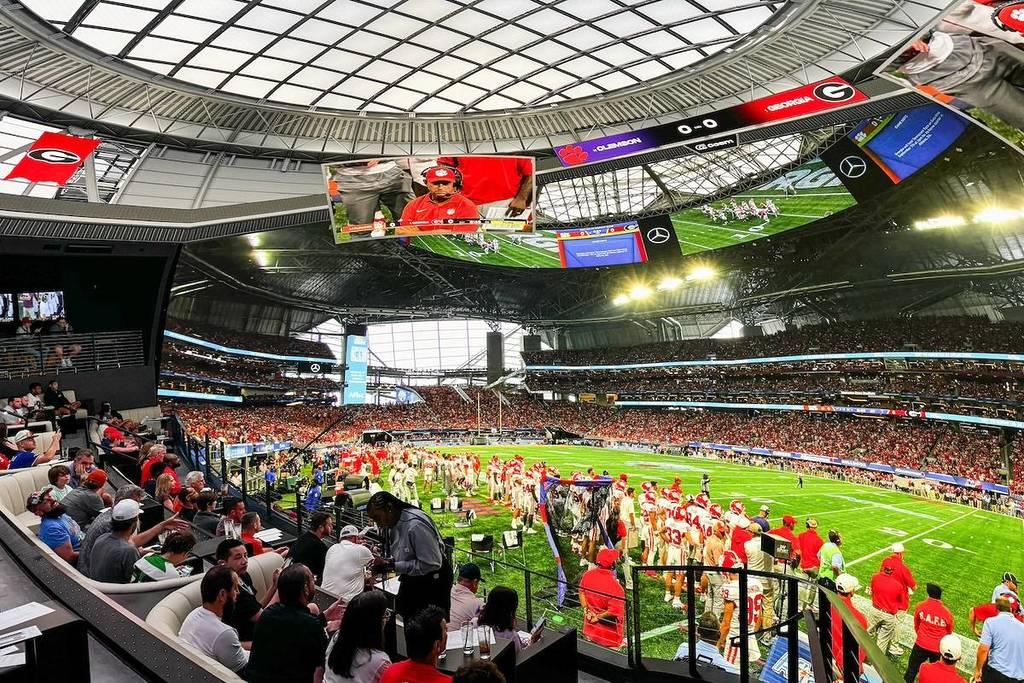 Inside viral sports bar Cosm with college football broadcasts that make you feel like you’re in the end zone – USA Today
