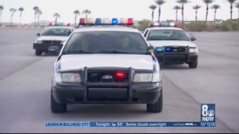 Las Vegas police chase involving stolen vehicle causes road, freeway closures – Yahoo News