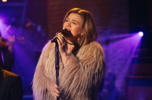 Kelly Clarkson cancels Vegas residency opener just before showtime. Why? – USA Today