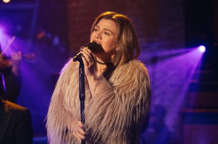 Kelly Clarkson cancels Vegas residency opener just before showtime. Why? – USA Today