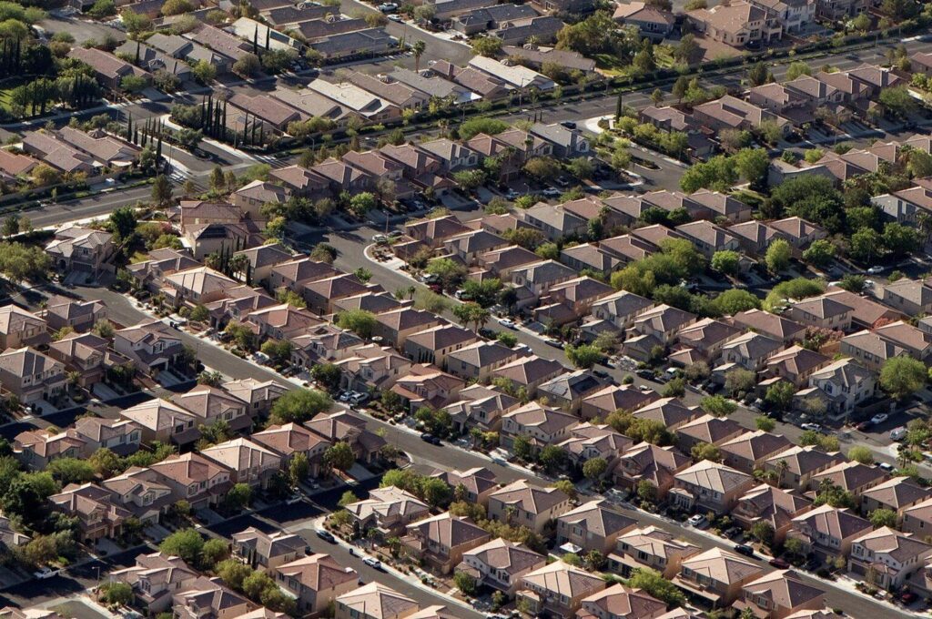 Las Vegas is the fastest cooling housing market in US, report says – Las Vegas Review-Journal