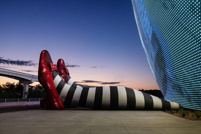 ‘Wizard of Oz’ at Las Vegas Sphere Raking in $2 Million Daily, Say Experts ‘Wizard of Oz’ at Las Vegas Sphere making $2 million a day, researchers say – USA Today