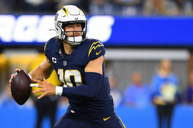 Winners, losers from Chargers’ Monday night win over the Raiders include nasty defense – USA Today