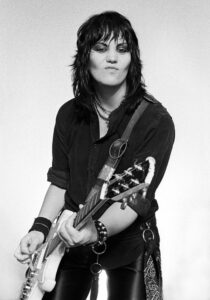 Joan Jett remains an unapologetic rocker: ‘I’m happy with who I am’ – USA Today