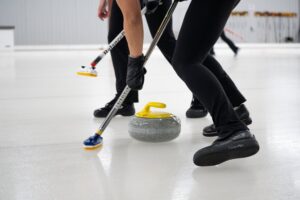 CurlVegas hosts USA Curling Arena Nationals, bringing cool competition to the desert – ktnv.com