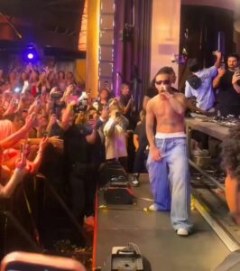 Justin Bieber impersonator dupes Las Vegas nightclub, sings on stage – USA Today