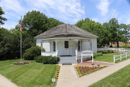 Lil Wayne Appears to Support Drake with ‘Not Like Us’ Lyric Change During Las Vegas Concert – People.com