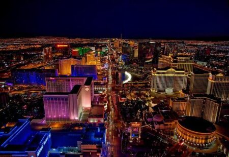 Man dead after found on sidewalk near Downtown Las Vegas – KLAS 8 News Now