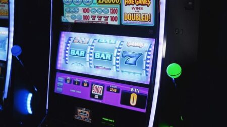 A tourist spent $5 on a Las Vegas slot. Minutes later, everything changed – Yahoo