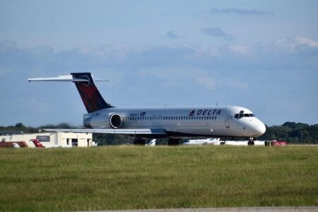 U.S. Investigating Why Delta Passengers Were Kept on Plane in Extreme Heat (Published 2023) – The New York Times