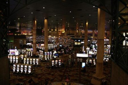 Downtown Las Vegas Casinos Go the Extra Mile to Make Canadian Dollars Count and Attract Visitors Downtown Las Vegas casinos stretching Canadian dollars to lure visitors – KSNV